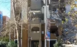 İSTANBUL-(GENİŞ HABER)-ESENYURT’TA KONTROLLÜ YIKIM SIRASINDA BİNA CADDEYE ÇÖKTÜ