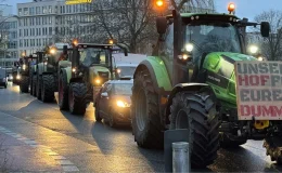 Hükümetin vergi politikası ülkeyi karıştırdı! Almanya’nın başkenti Berlin’de binlerce çiftçi traktörleriyle meydanları kapattı