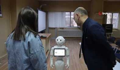 Otizmli çocuklar insansı robot ‘Pepper’ ile öğrenecek