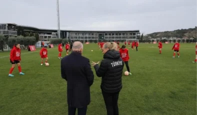 Türkiye Futbol Federasyonu’nun ‘Geleceğin Yıldız Kızları’ projesi kapsamında 33 oyuncu kampa çağrıldı
