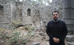 Antik Kentte Define Avcıları Zarar Veriyor