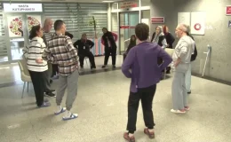 Fizik Tedavi Hastaları Hastane Koridorunda Tai Chi Yaptı