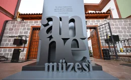 Annelik Temalı Sanat Eserlerinin Sergilendiği Anne Müzesi Ziyaretçilerini Ağırlıyor