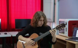 İzmir Fen Lisesi Öğrencisi Yapay Zeka ile Klasik Gitar Eserleri Üretiyor