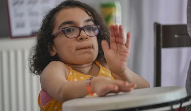 Nadir hastalığı olan genç ritim dersiyle el kabiliyetini geliştiriyor