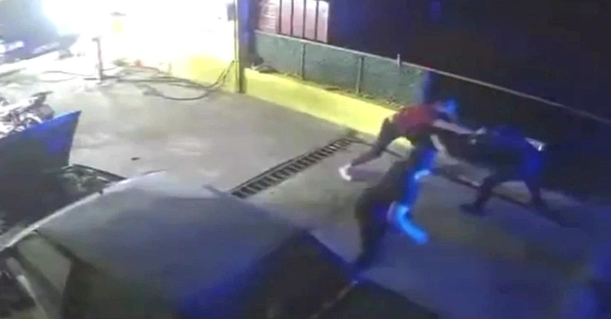 Oto yıkamacılar polislere saldırdı