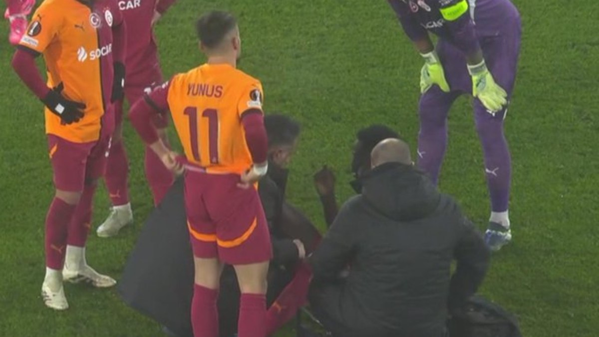 Galatasaray’a kötü haber! Davinson Sanchez, Malmö maçına devam edemedi