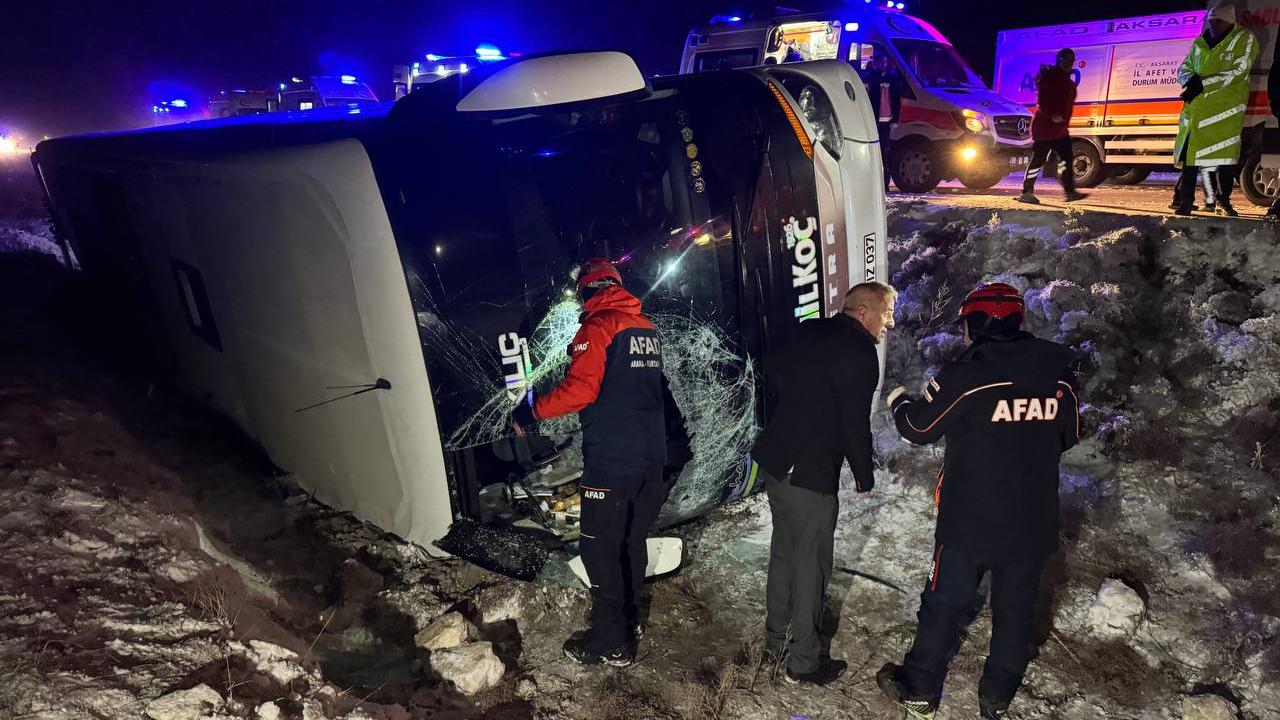 Aksaray’da yolcu otobüsü devrildi: 20 yaralı